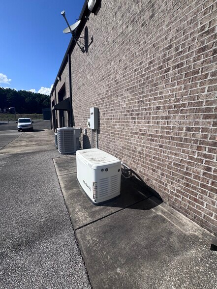 More Photos Of 2355 US Highway 78, Moody Flex For Lease