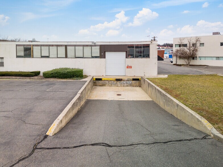 More Photos Of 170 Eileen Way, Syosset Flex For Lease