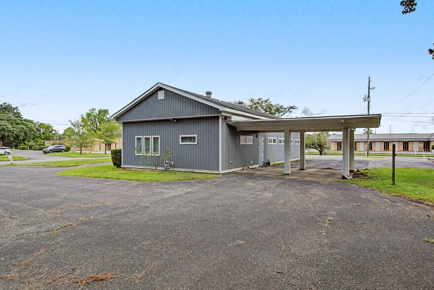 More Photos Of 71 Midtown Park W, Mobile Medical For Sale