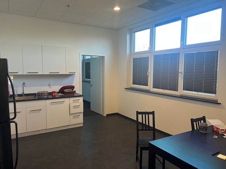 More Photos Of 165 Enterprise Ct, Galt Warehouse For Sale