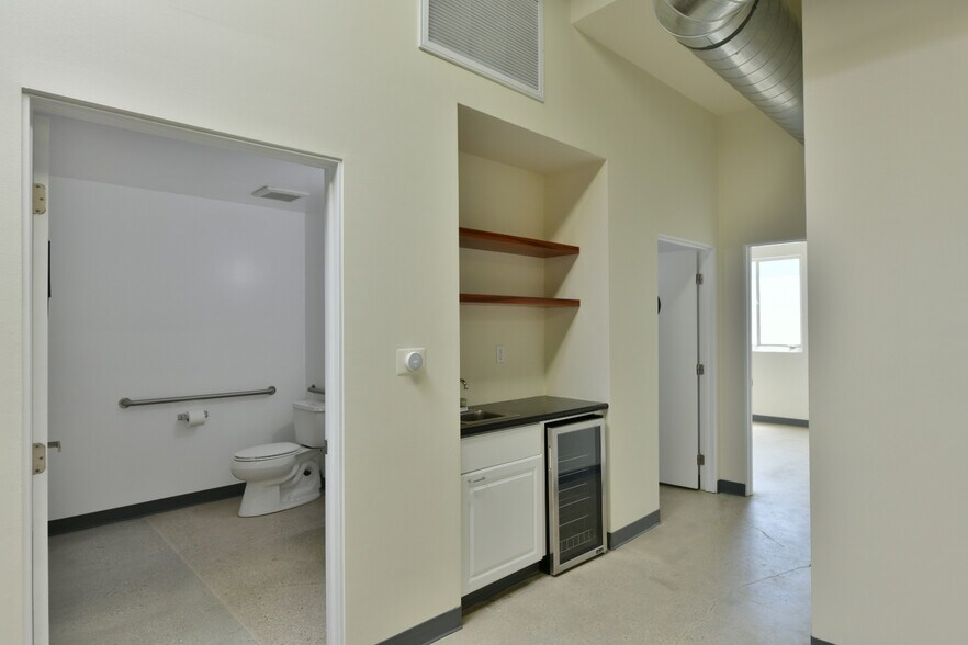 More Photos Of 115 Sheldon St, El Segundo Warehouse For Lease