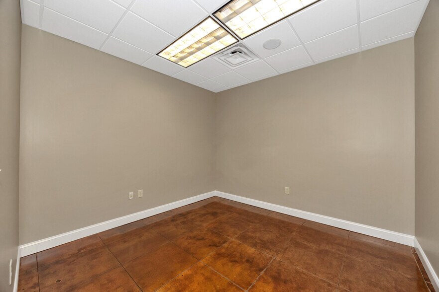 More Photos Of 310 Dan Tibbs Rd NW, Huntsville Warehouse For Lease