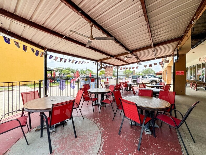 More Photos Of 9721 W Broadway St, Pearland Restaurant For Sale