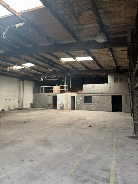 More Photos Of 326 Sycamore St, Abilene Light Manufacturing For Sale