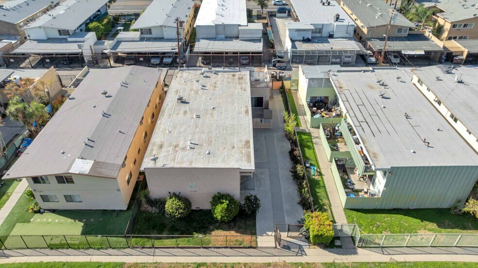 More Photos Of 17944 Schoenborn St, Northridge Apartments For Sale