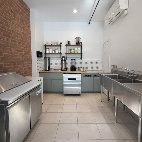 More Photos Of 561 Gates Ave, Brooklyn Apartments For Lease