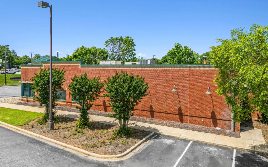 More Photos Of 6200 White Horse Rd, Greenville Restaurant For Lease