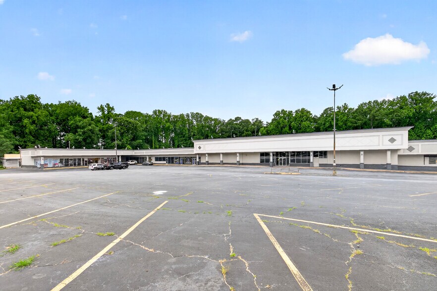 More Photos Of 2455 Delowe Dr, Atlanta Unknown For Lease