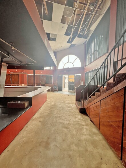 More Photos Of 5470 E 2nd St, Long Beach Storefront For Lease