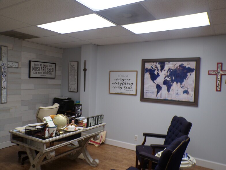 More Photos Of 7619-7621 E 46th Pl, Tulsa Showroom For Sale