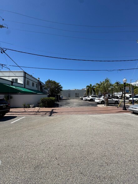 More Photos Of 1 SW Osceola St, Stuart Restaurant For Lease