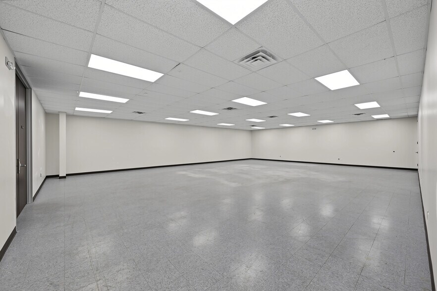 More Photos Of 10845 Strang Rd, La Porte Warehouse For Lease