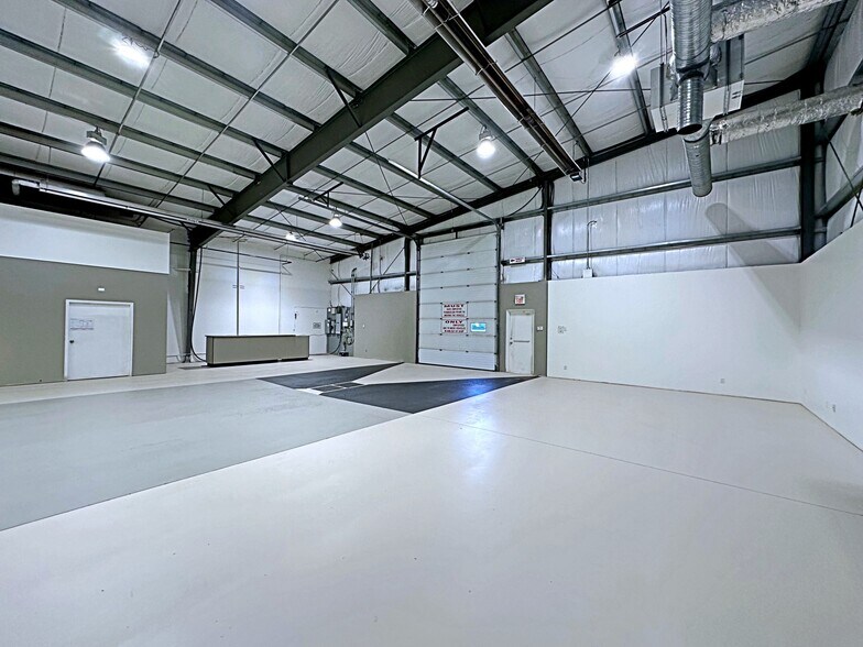 More Photos Of 195 Mackay Cres, Fort McMurray Warehouse For Sale