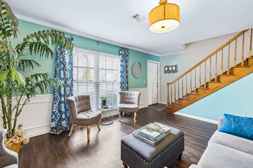 More Photos Of 109 Holiday Ct, Franklin Office For Sale