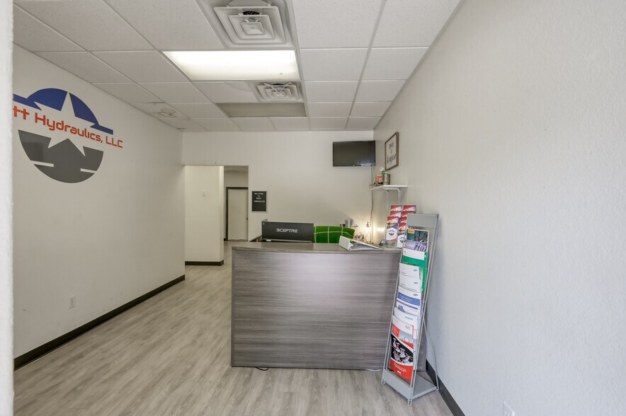 More Photos Of 508 Bryant Rd, Conroe Manufacturing For Sale