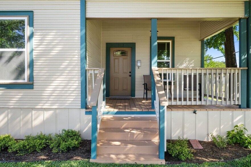 More Photos Of 314 W 3rd St, Taylor Multifamily For Sale