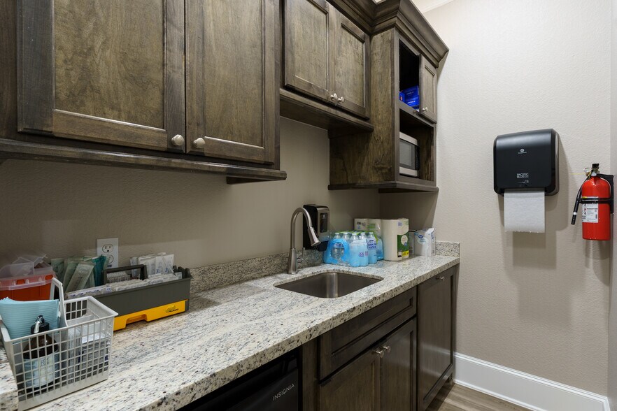 More Photos Of 17844 Mound Rd, Cypress Medical For Sale