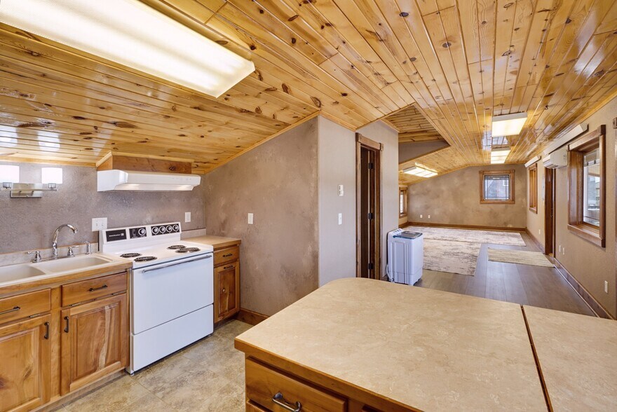 More Photos Of 1100 Mount Rushmore Rd, Custer Flex For Sale
