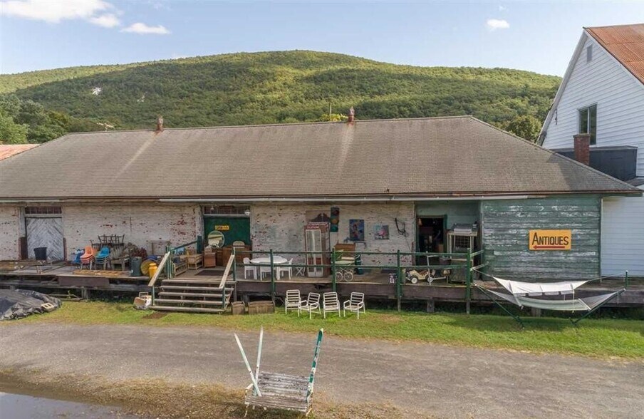 More Photos Of 212 Canal St, Ellenville Freestanding For Lease