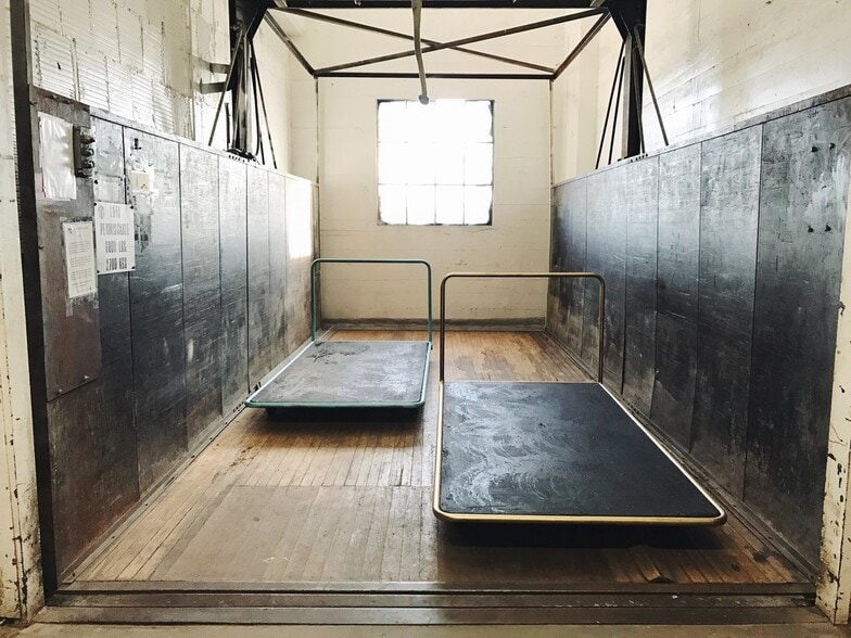 More Photos Of 314 W 58th St, Los Angeles Warehouse For Lease
