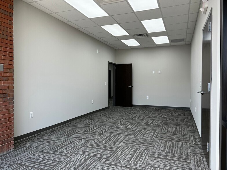 More Photos Of 320 W Main St, Wytheville Bank For Lease