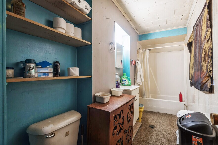 More Photos Of 557 6th Ave S, Clinton Apartments For Sale