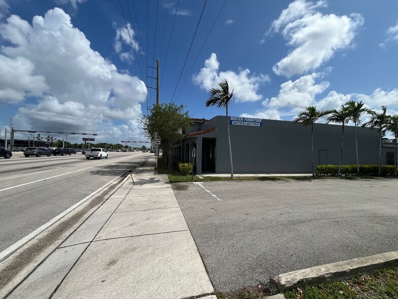 More Photos Of 5906-5972 Pembroke Rd, Hollywood Unknown For Lease