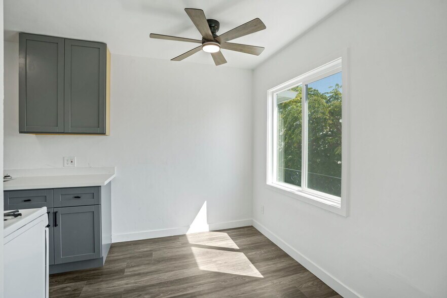 More Photos Of 925 W 84th St, Los Angeles Apartments For Sale