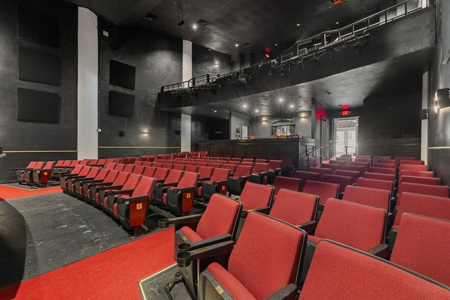 More Photos Of 110 W Main St, Waxahachie Theater Concert Hall For Lease