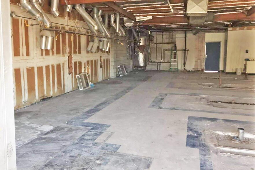 More Photos Of 7604-7628 Reseda Blvd, Reseda Unknown For Lease