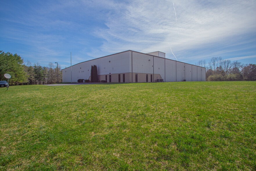 More Photos Of 80 American Wy, Natural Bridge Station Industrial For Lease