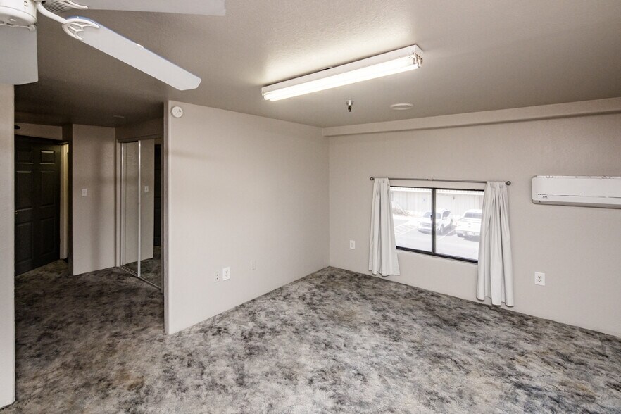 More Photos Of 1600 Acoma Blvd W, Lake Havasu City Service For Sale