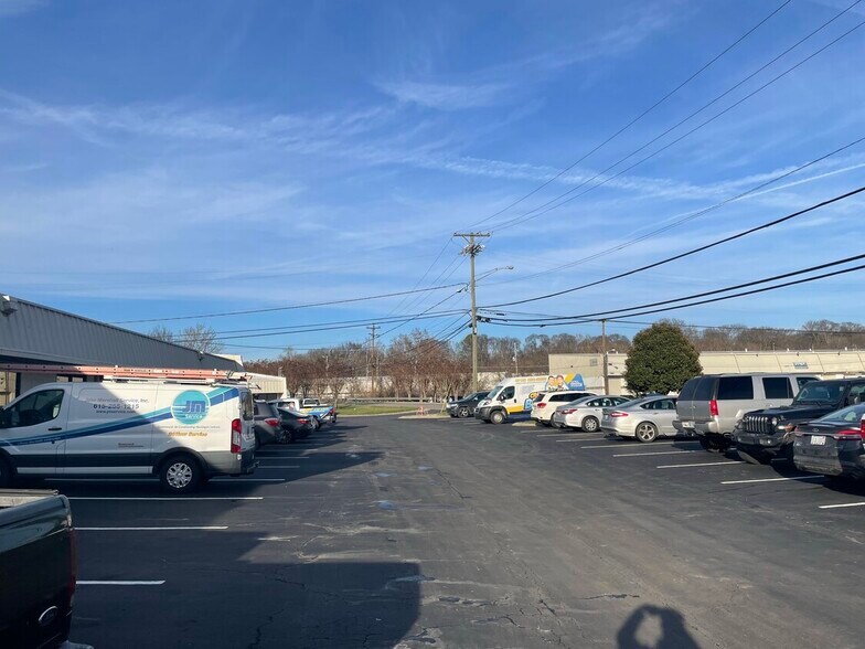 More Photos Of 118-122 Space Park Dr, Nashville Unknown For Lease