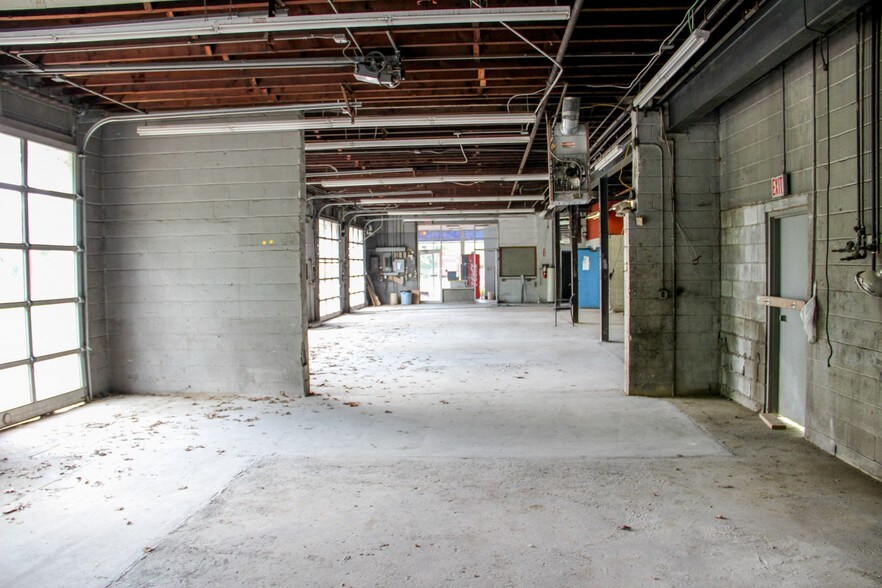 More Photos Of 555 US Highway 46, Wayne Auto Repair For Sale