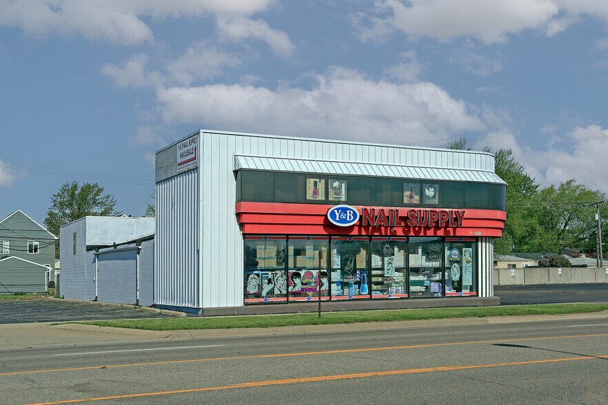 Primary Photo Of 30125 John R Rd, Madison Heights Freestanding For Sale