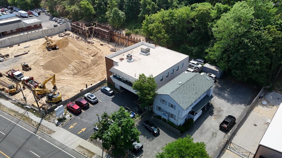 More Photos Of 1038 West Jericho Tpke, Smithtown Office For Sale