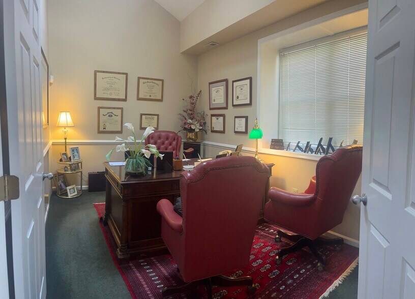 More Photos Of 301 Oxford Valley Rd, Yardley Loft Creative Space For Lease