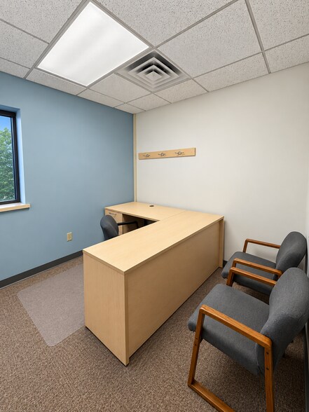More Photos Of 302-304 Ohio St, Oshkosh Office For Sale