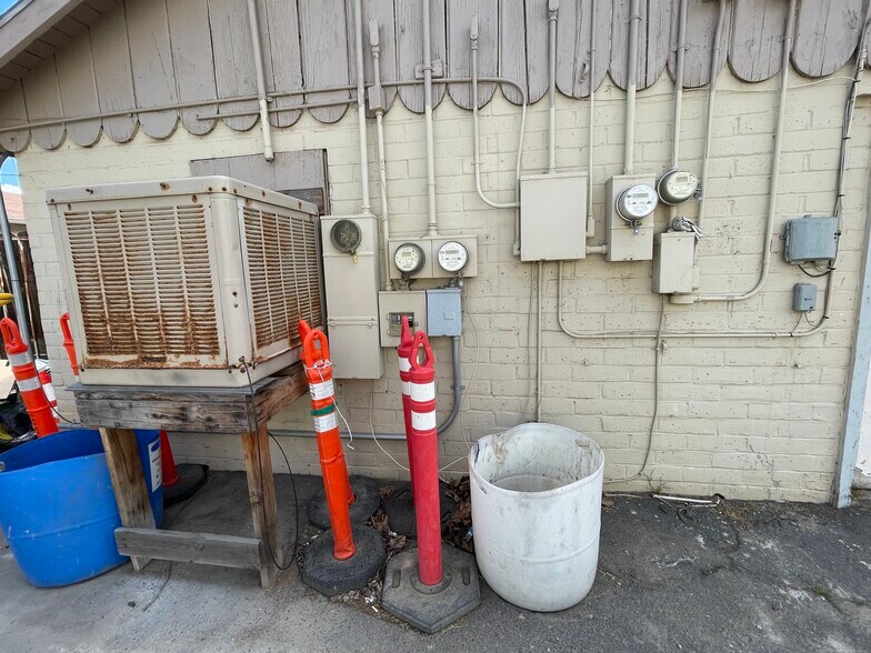 More Photos Of 1799 E 21st St, Merced Flex For Sale