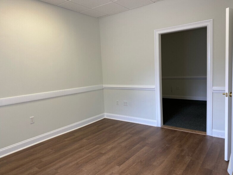 More Photos Of 807 S Laurel St, Springfield Medical For Lease