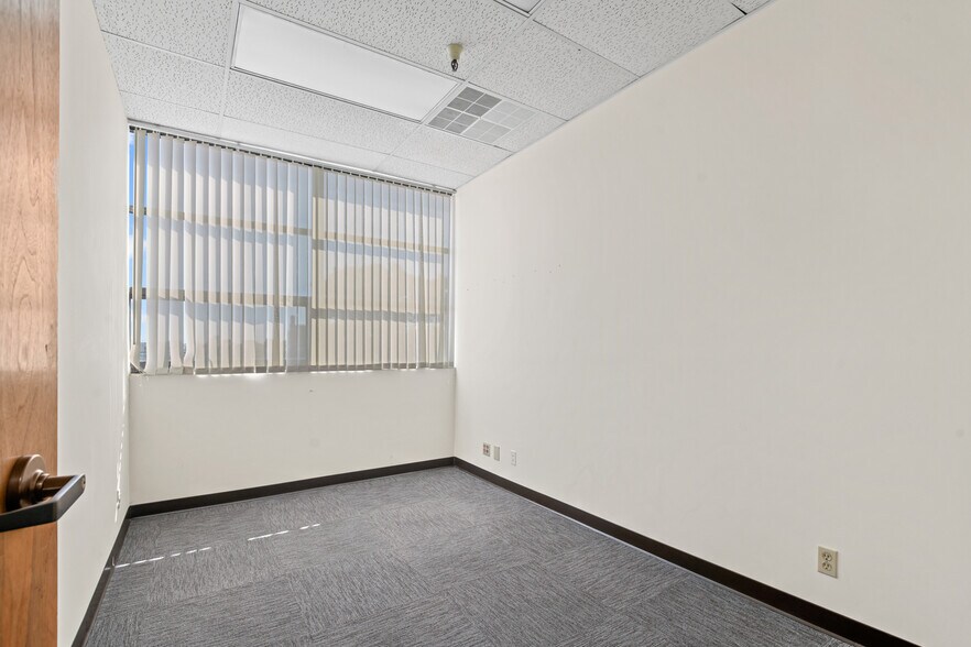 More Photos Of 1717 Mission St, San Francisco Flex For Sale