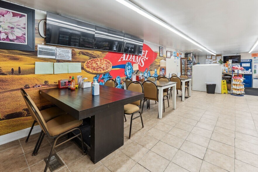 More Photos Of 117 Clinton St, Shrewsbury Freestanding For Sale