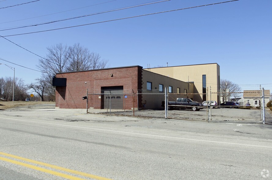 More Photos Of 95 Main St, South Portland Warehouse For Lease