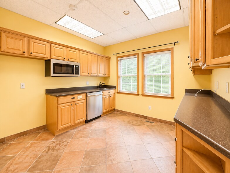 More Photos Of 1170 Ellington Rd, South Windsor Loft Creative Space For Lease