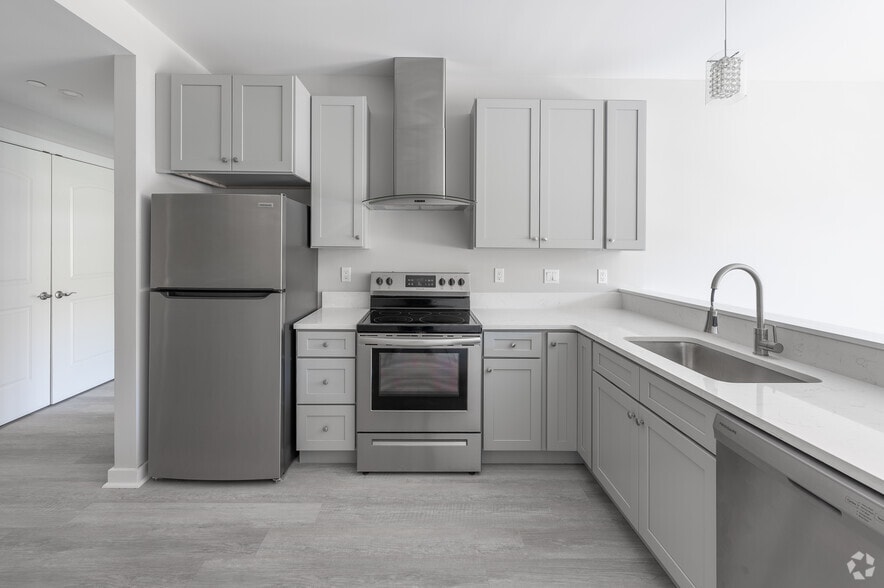 More Photos Of 500 Commerce St, Hawthorne Apartments For Sale