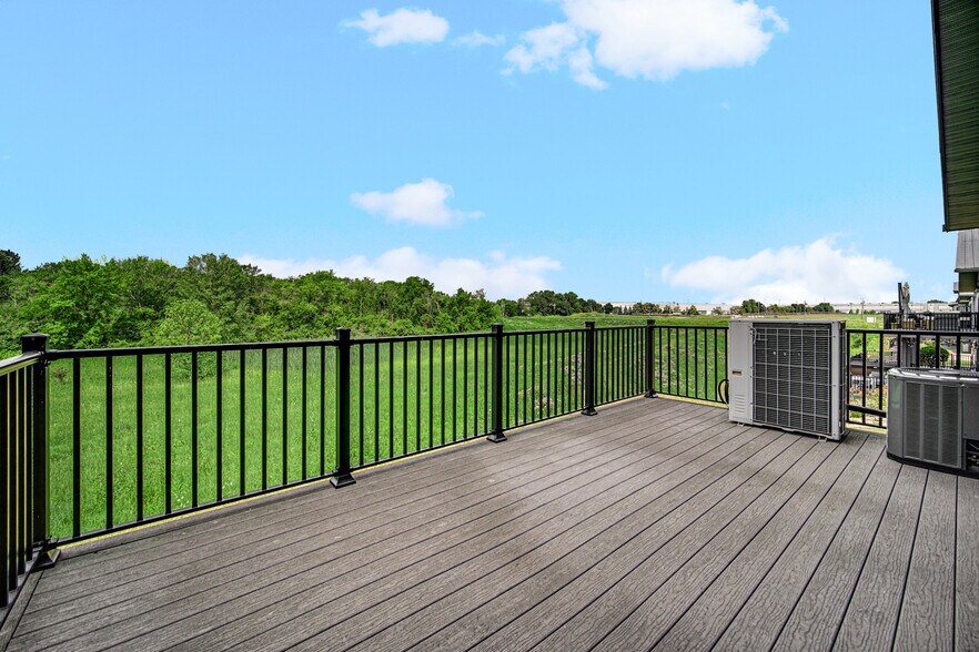 More Photos Of 2108-2260 Ferry Rd, Naperville Showroom For Sale