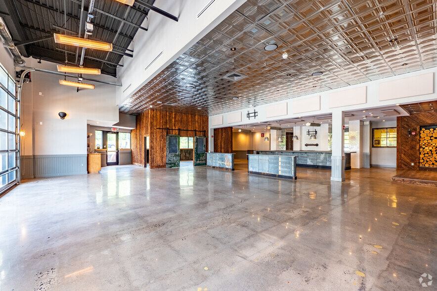 More Photos Of 1581-1593 Main St, Warrington Unknown For Lease