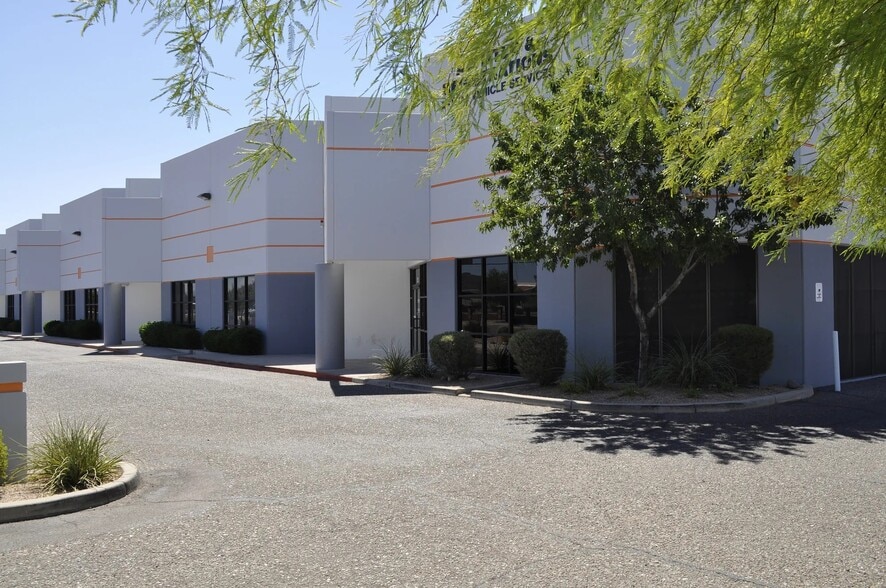 More Photos Of 301 W Deer Valley Rd, Phoenix Warehouse For Lease