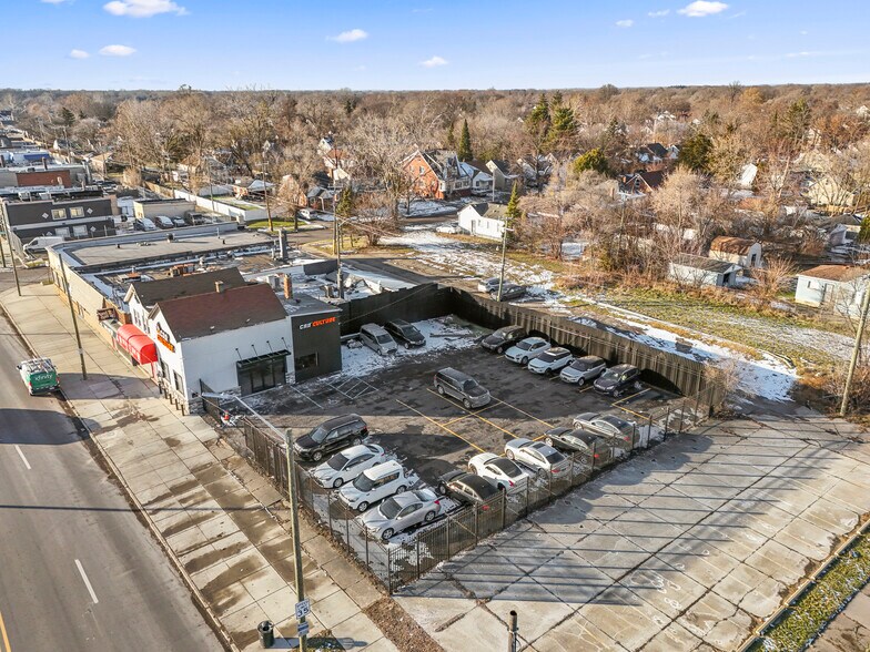 More Photos Of 19420 W Warren Ave, Detroit Auto Dealership For Sale