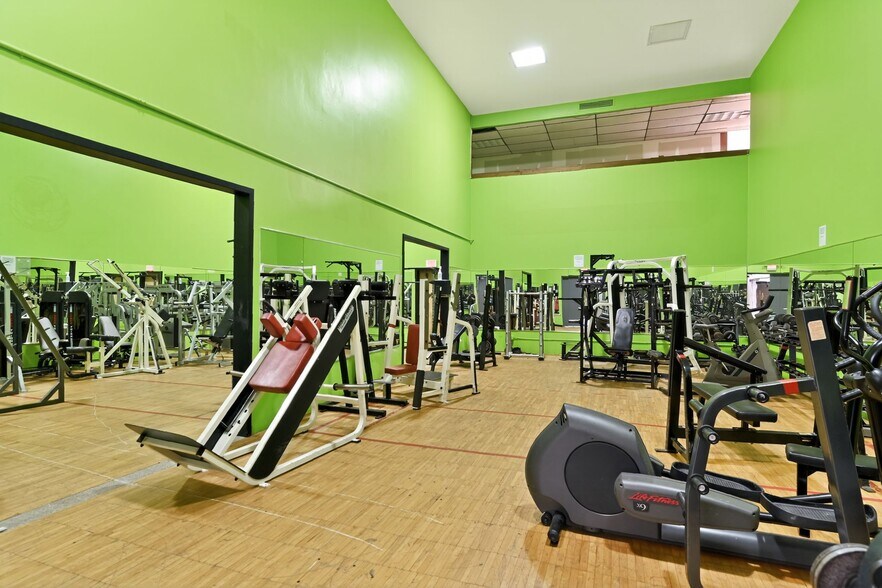 More Photos Of 1550 E Dundee Rd, Palatine Hotel For Sale